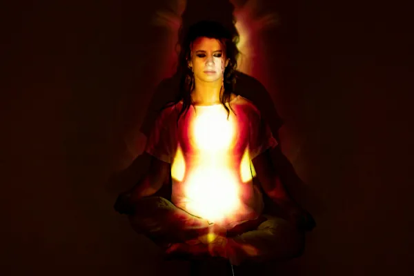 Risveglio Kundalini: sintomi reali, effetti e insonnia